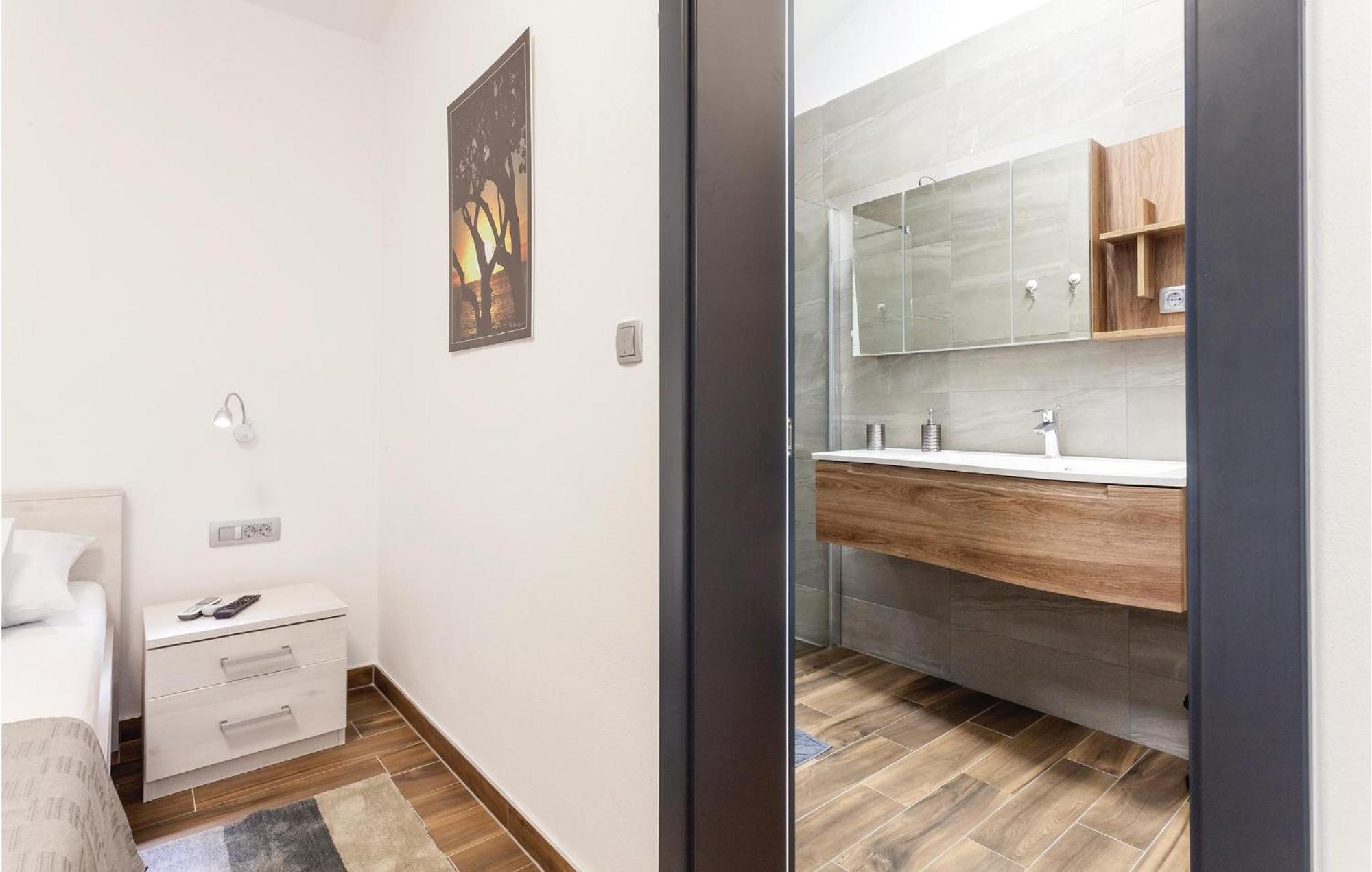 Nice Home In Kneze With Wifi Pupnat エクステリア 写真