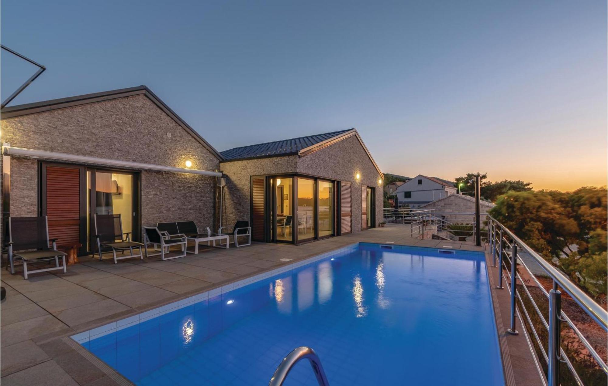 Nice Home In Kneze With Wifi Pupnat エクステリア 写真