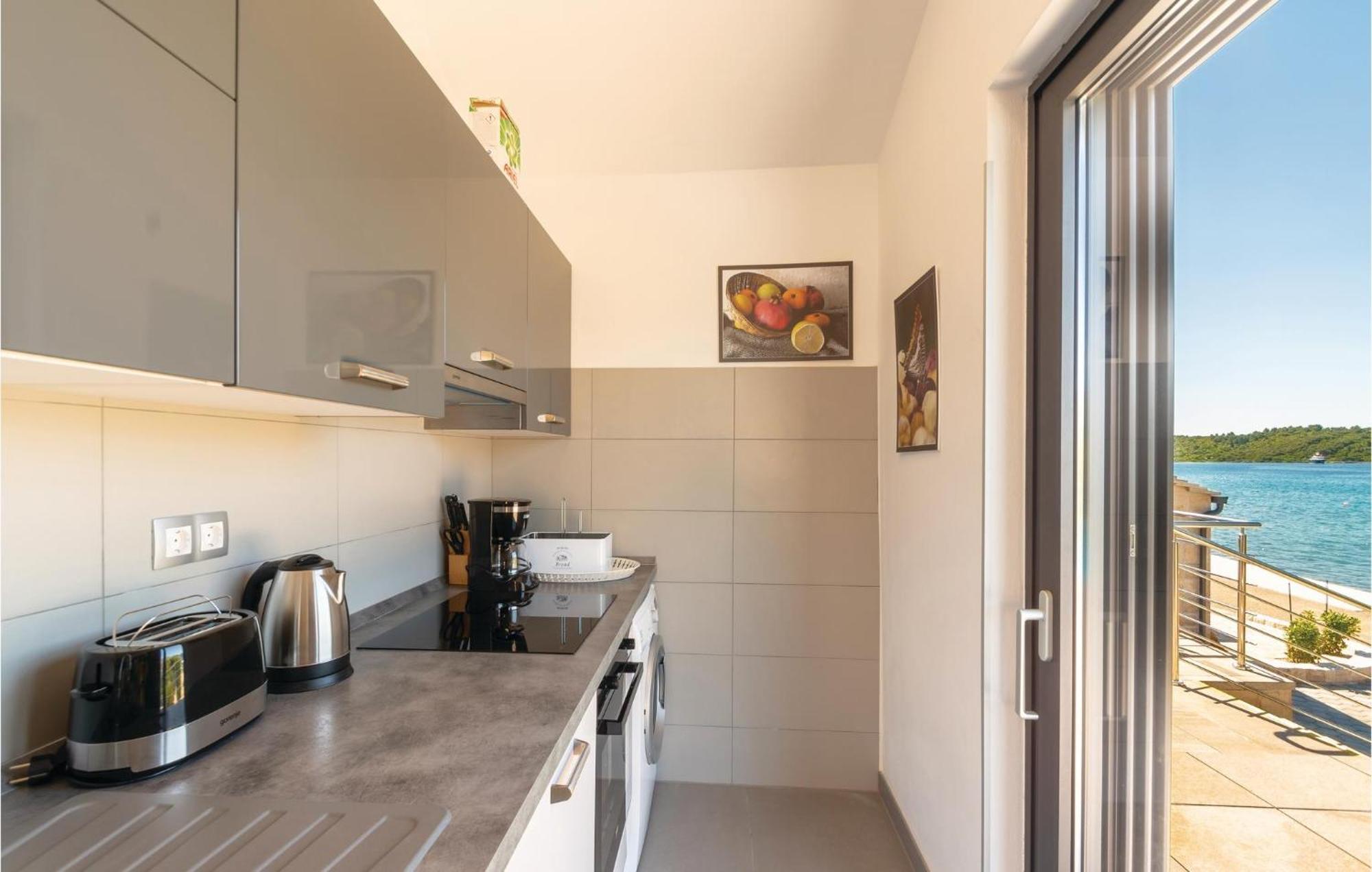 Nice Home In Kneze With Wifi Pupnat エクステリア 写真