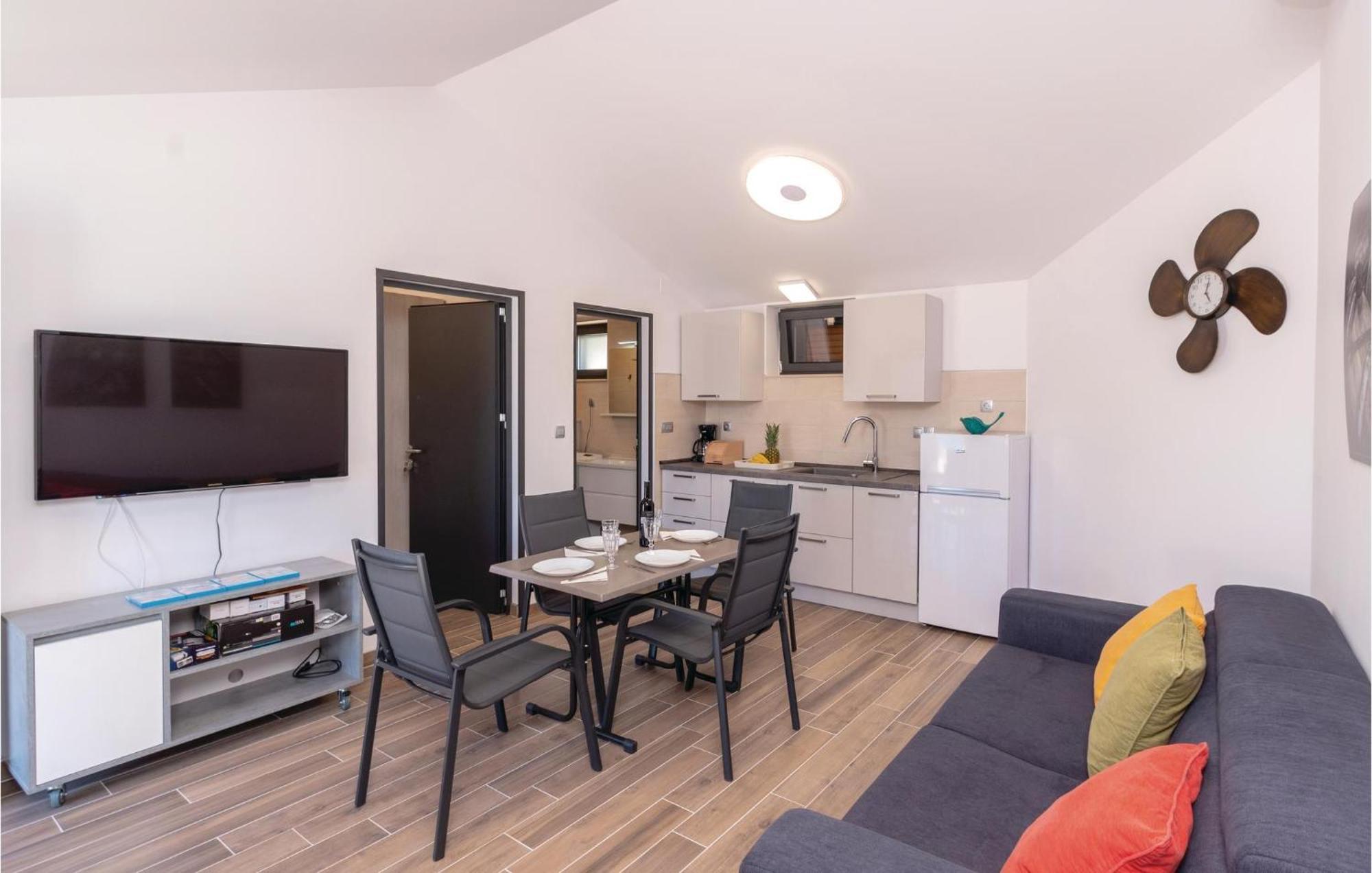 Nice Home In Kneze With Wifi Pupnat エクステリア 写真