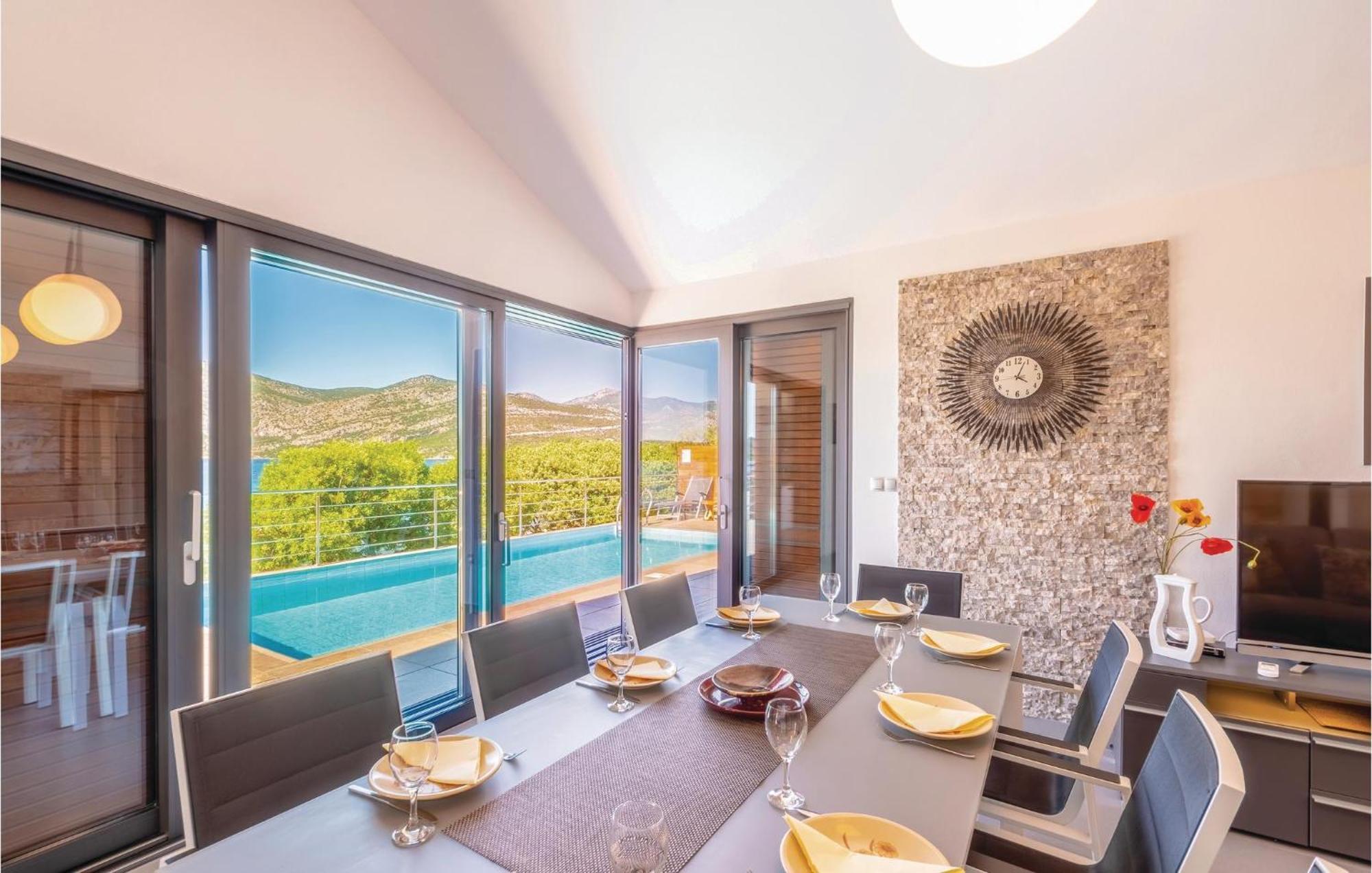 Nice Home In Kneze With Wifi Pupnat エクステリア 写真
