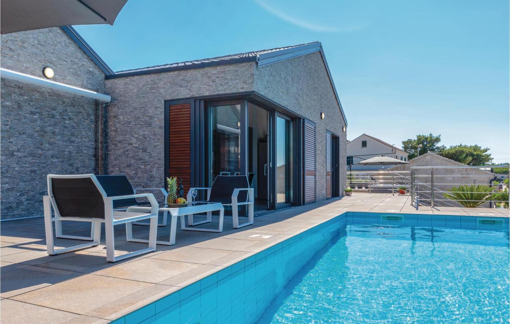 Nice Home In Kneze With Wifi Pupnat エクステリア 写真