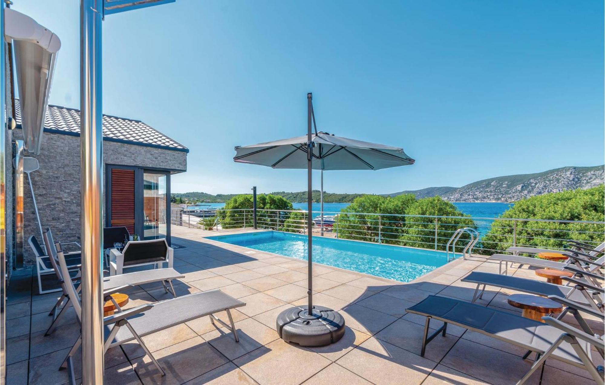 Nice Home In Kneze With Wifi Pupnat エクステリア 写真